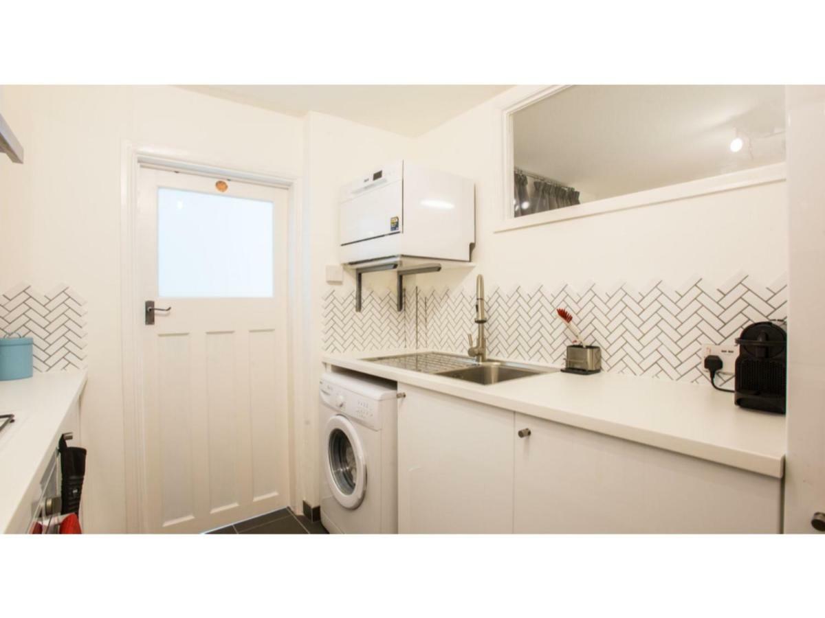 Elegant 1Bdr W/Private Garden In Vibrant Brighton Exterior photo